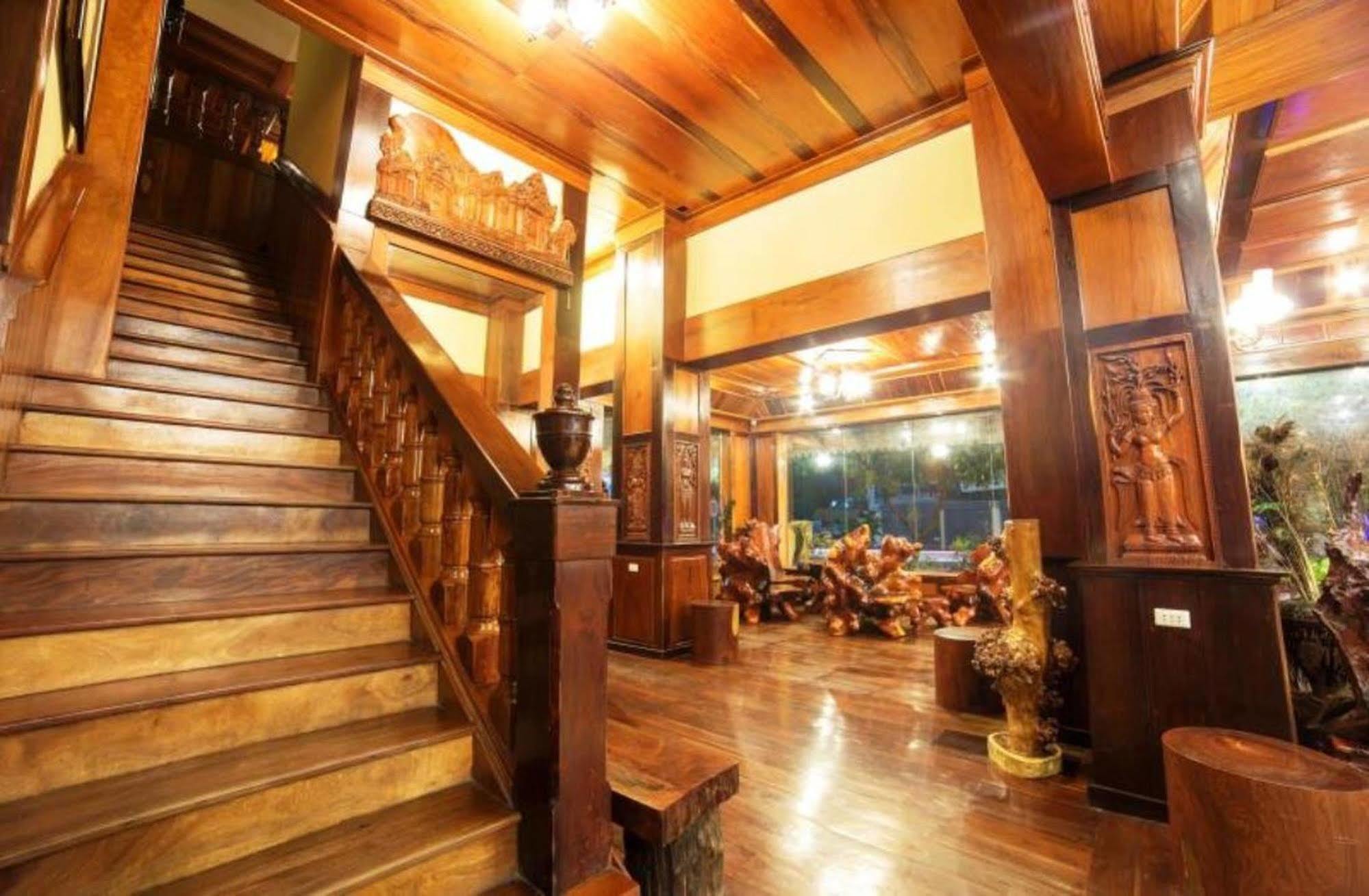 Banan Hotel Battambang Exterior foto