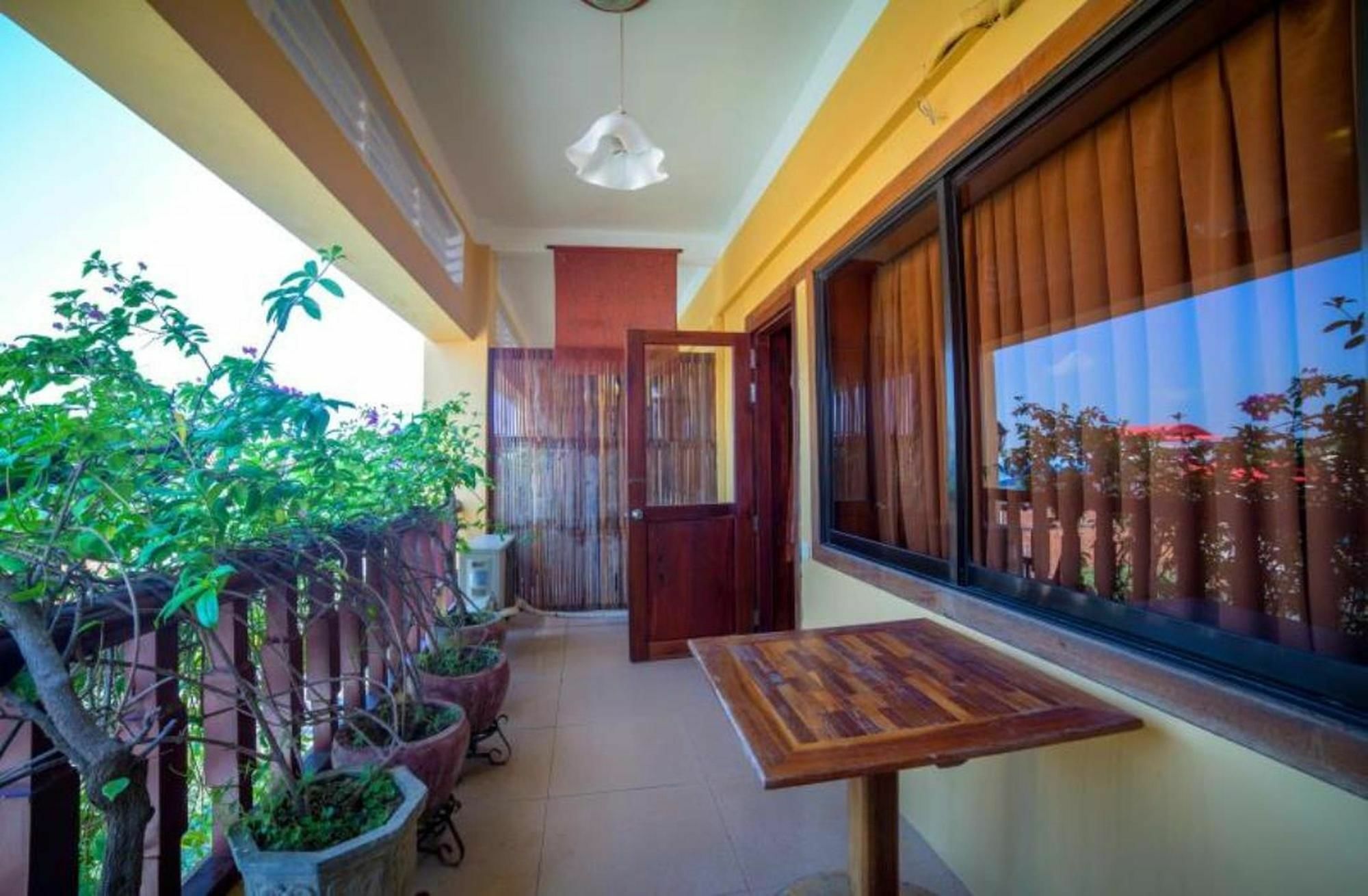 Banan Hotel Battambang Exterior foto